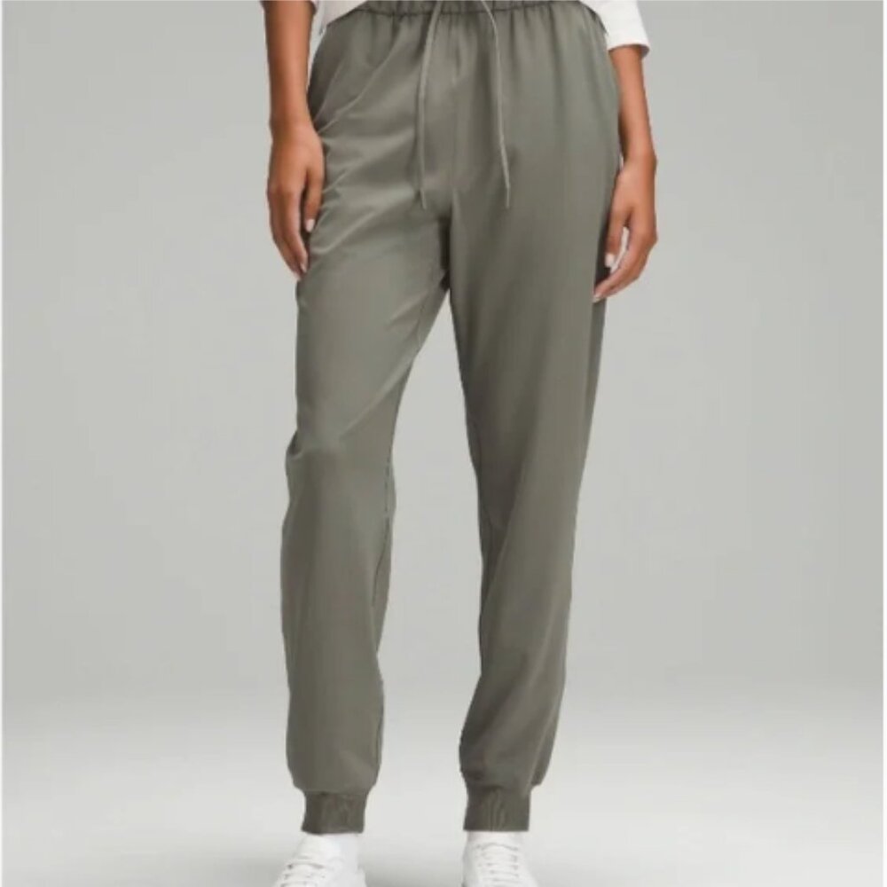 Lululemon Stretch High-Rise Jogger Size 4 sage green